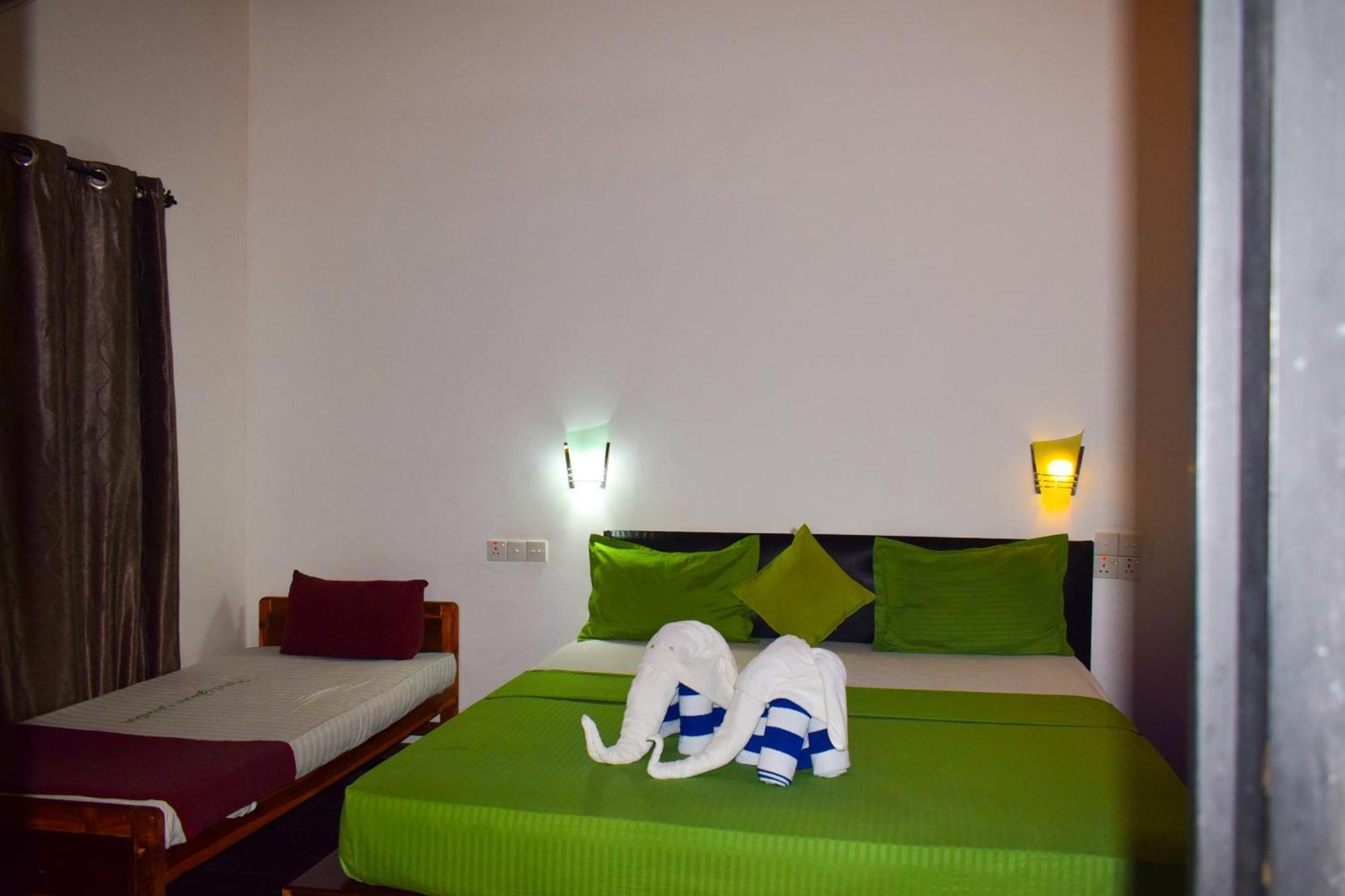 Hotel Green Garden Trincomalee Dış mekan fotoğraf